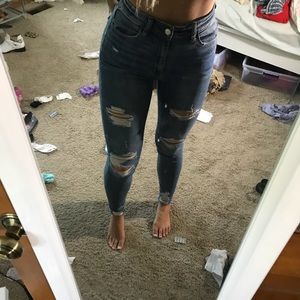 American Eagle Medium Wash High-Waisted Jeans